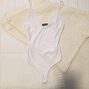 Fashion Nova white body suit top 👼🏽